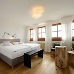 Hotel Der Hirschen 3*
