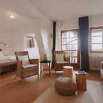 Der Hirschen 3*