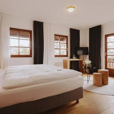 Der Hirschen Hotel 3*