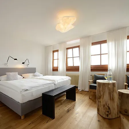 Hotel Der Hirschen 3*