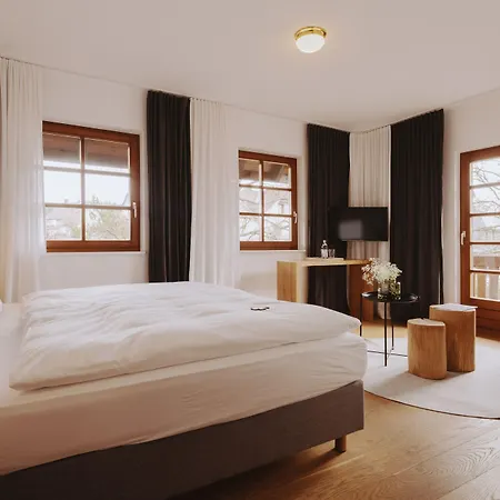 Hotel Der Hirschen 3*